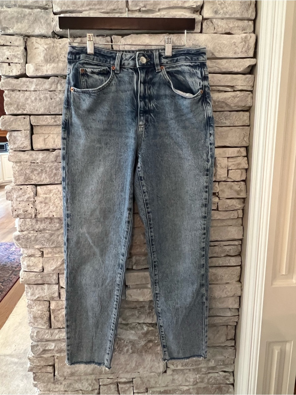 Garage Denim Mom Jeans in Faded Blue Denim Size 7 Raw Hem
